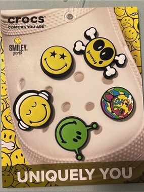 CROCS SmileyWorld Yellow & Green Multicolor Jibbitz Pack